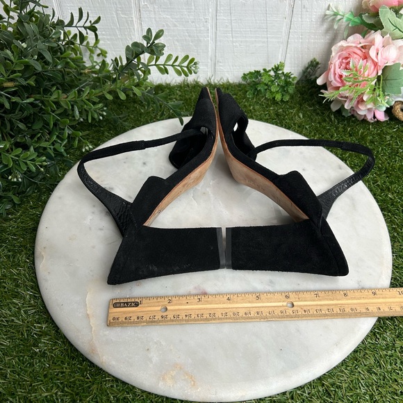 AEYDE Gabriella Sandals In Black
$310.00* • Out of stock • Brand: AEYDE - Picture 9 of 16